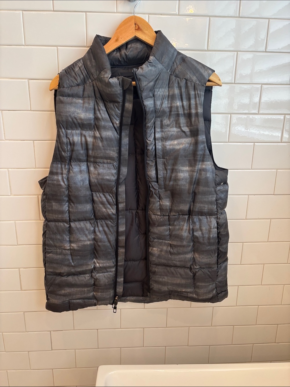 lululemon athletica Men's Quilted Vest in Charcoal Gray